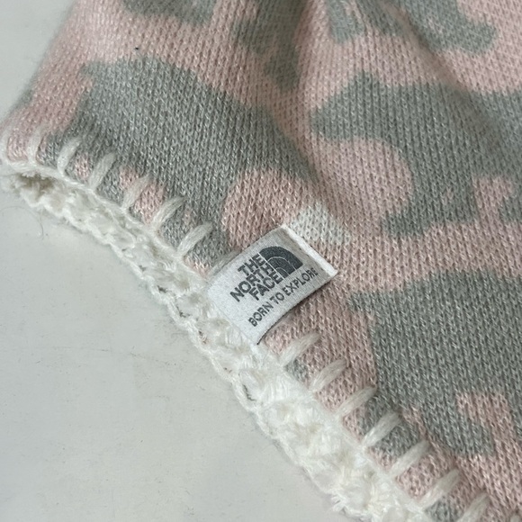 The North Face Baby XXS 0-6 Months Pink and Gray Bear Hat with Pom-Pom - Picture 3 of 7